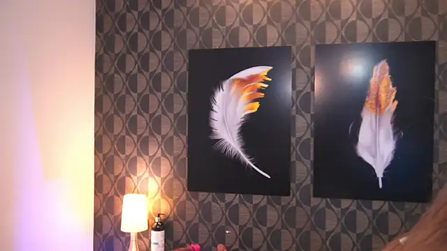 Snapshot of SharomRoss chatting on 10-14-25, 03:57 SharomRoss online show from 10-14-25, 03:57