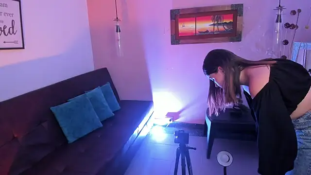 Snapshot of ArianaBaker chatting on 11-11-25, 12:27 ArianaBaker online show from 11-11-25, 12:27