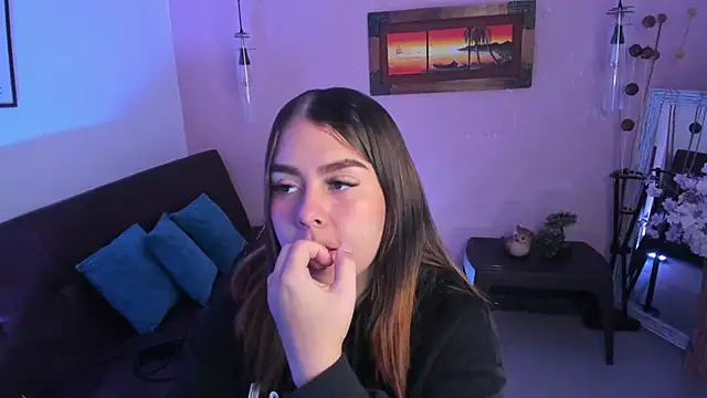 Snapshot of ArianaBaker chatting on 11-21-25, 12:59 ArianaBaker online show from 11-21-25, 12:59