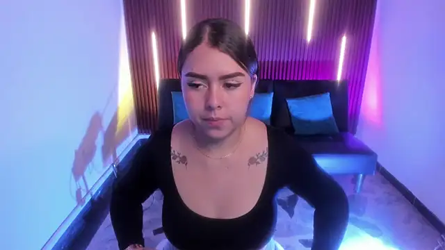 Snapshot of ArianaBaker chatting on 12-03-25, 02:37 ArianaBaker online show from 12-03-25, 02:37