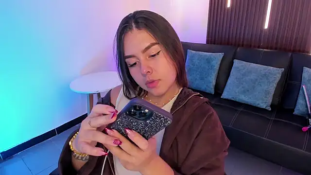 Snapshot of ArianaBaker chatting on 12-14-25, 03:39 ArianaBaker online show from 12-14-25, 03:39