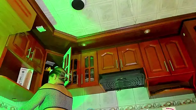 LaureenHills online show from 12-24-24, 06:44