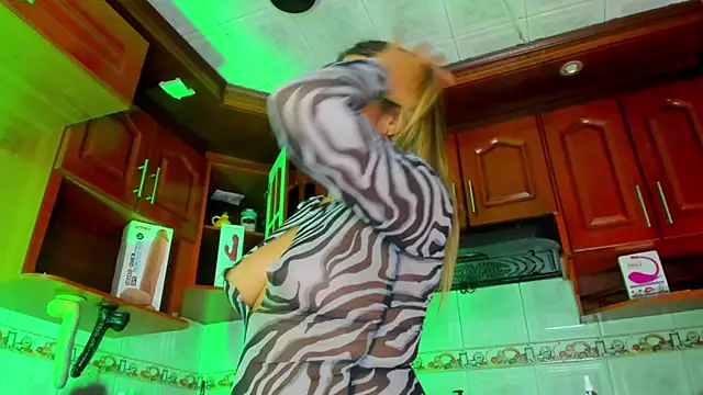 LaureenHills online show from 12-28-24, 03:37