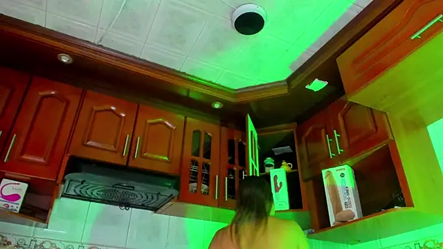 LaureenHills online show from 12-30-24, 03:36