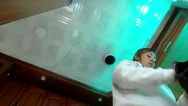 LaureenHills online show from 03-06-25, 03:13