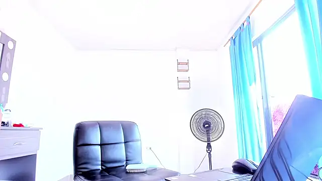 Snapshot of xmissinchesxx chatting on 07-07-26, 03:49 xmissinchesxx online show from 07-07-26, 03:49