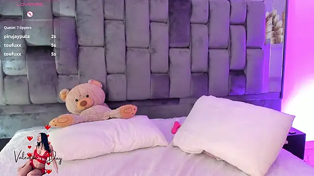 Chloe evans   online show from 02-12-25, 05:37