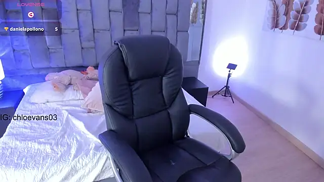 Chloe evans   online show from 02-26-25, 05:39