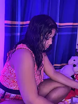 Snapshot of Loaysi chatting on 12-10-24, 06:17 Loaysi online show from 12-10-24, 06:17