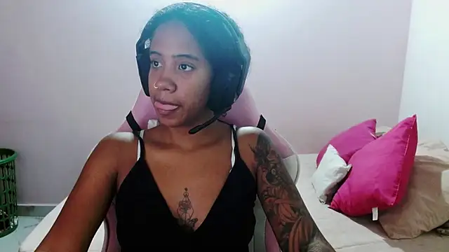 Snapshot of TiffanyRoouse chatting on 12-12-24, 12:38 TiffanyRoouse online show from 12-12-24, 12:38