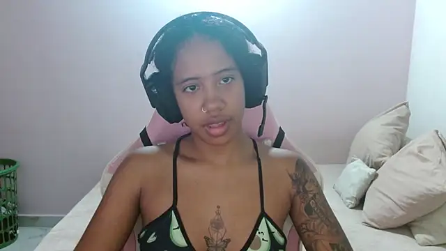 Snapshot of TiffanyRoouse chatting on 12-14-24, 02:12 TiffanyRoouse online show from 12-14-24, 02:12