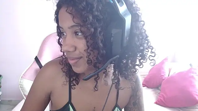 Snapshot of TiffanyRoouse chatting on 01-01-25, 06:27 TiffanyRoouse online show from 01-01-25, 06:27