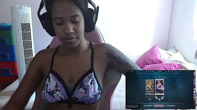 Snapshot of TiffanyRoouse chatting on 01-18-25, 07:15 TiffanyRoouse online show from 01-18-25, 07:15