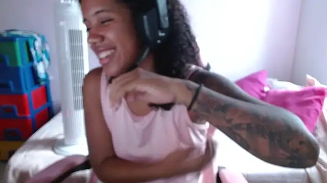 Snapshot of TiffanyRoouse chatting on 01-19-25, 10:39 TiffanyRoouse online show from 01-19-25, 10:39