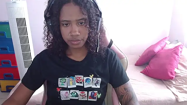 Snapshot of TiffanyRoouse chatting on 01-28-25, 08:26 TiffanyRoouse online show from 01-28-25, 08:26