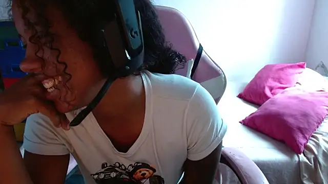 Snapshot of TiffanyRoouse chatting on 02-11-25, 09:25 TiffanyRoouse online show from 02-11-25, 09:25