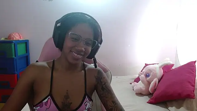 Snapshot of TiffanyRoouse chatting on 02-17-25, 10:47 TiffanyRoouse online show from 02-17-25, 10:47