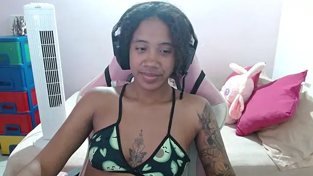 Snapshot of TiffanyRoouse chatting on 02-26-25, 03:32 TiffanyRoouse online show from 02-26-25, 03:32