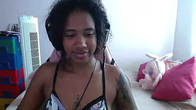 Snapshot of TiffanyRoouse chatting on 03-01-25, 07:04 TiffanyRoouse online show from 03-01-25, 07:04