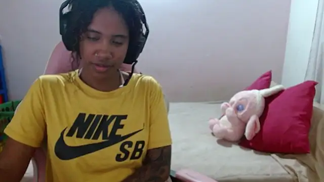 Snapshot of TiffanyRoouse chatting on 03-18-25, 12:05 TiffanyRoouse online show from 03-18-25, 12:05