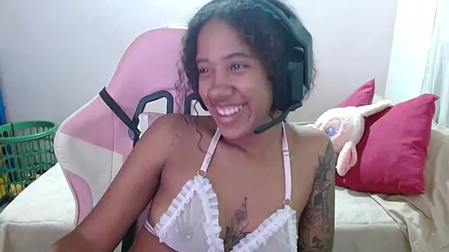 Snapshot of TiffanyRoouse chatting on 03-18-25, 03:09 TiffanyRoouse online show from 03-18-25, 03:09