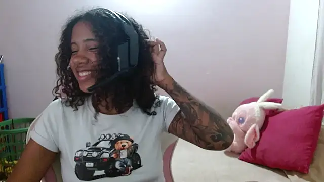 Snapshot of TiffanyRoouse chatting on 03-18-25, 11:09 TiffanyRoouse online show from 03-18-25, 11:09