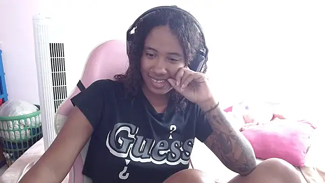 Snapshot of TiffanyRoouse chatting on 03-22-25, 04:26 TiffanyRoouse online show from 03-22-25, 04:26