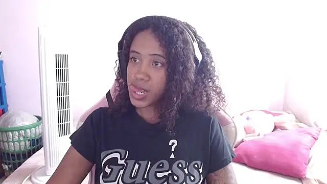 Snapshot of TiffanyRoouse chatting on 03-22-25, 07:31 TiffanyRoouse online show from 03-22-25, 07:31