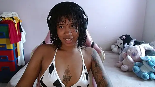 Snapshot of TiffanyRoouse chatting on 10-05-25, 09:56 TiffanyRoouse online show from 10-05-25, 09:56