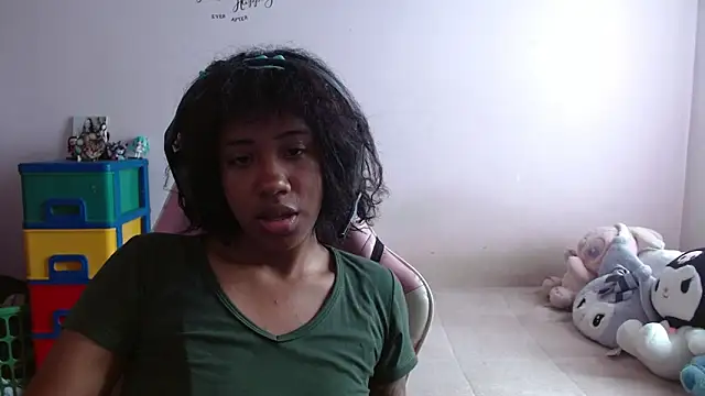 Snapshot of TiffanyRoouse chatting on 10-18-25, 01:34 TiffanyRoouse online show from 10-18-25, 01:34