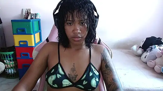 Snapshot of TiffanyRoouse chatting on 10-25-25, 08:47 TiffanyRoouse online show from 10-25-25, 08:47