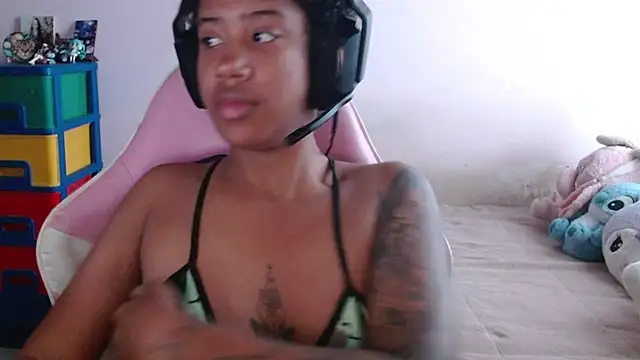 Snapshot of TiffanyRoouse chatting on 11-24-25, 09:47 TiffanyRoouse online show from 11-24-25, 09:47