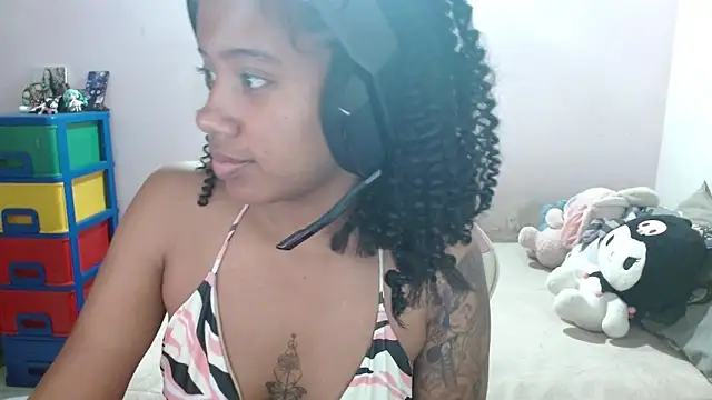 Snapshot of TiffanyRoouse chatting on 12-15-25, 12:04 TiffanyRoouse online show from 12-15-25, 12:04