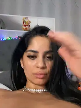 Snapshot of _adelle chatting on 12-12-24, 01:28  adelle online show from 12-12-24, 01:28