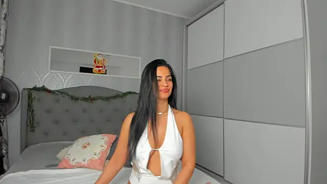 Snapshot of _adelle chatting on 01-04-25, 01:42  adelle online show from 01-04-25, 01:42