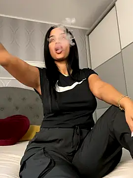 Snapshot of _adelle chatting on 09-17-25, 11:56  adelle online show from 09-17-25, 11:56