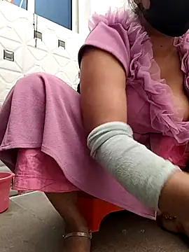 Snapshot of Archna-ji chatting on 12-01-25, 04:39 Archna-ji online show from 12-01-25, 04:39