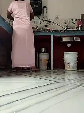 Snapshot of Archna-ji chatting on 12-17-25, 04:18 Archna-ji online show from 12-17-25, 04:18