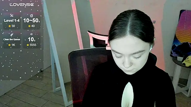 Snapshot of Florence_meow chatting on 10-19-25, 06:47 Florence meow online show from 10-19-25, 06:47