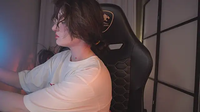 Snapshot of ELLIEJAY chatting on 02-06-25, 08:23 ELLIEJAY online show from 02-06-25, 08:23