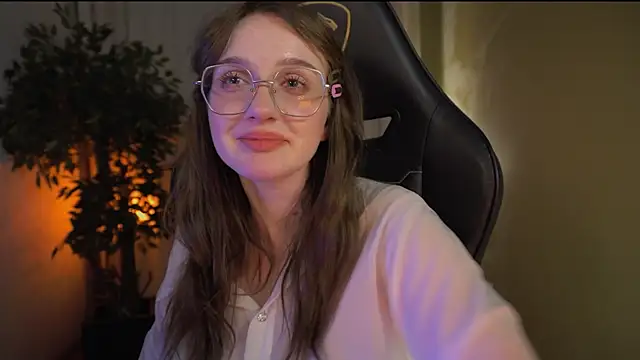 Snapshot of ELLIEJAY chatting on 03-08-25, 02:55 ELLIEJAY online show from 03-08-25, 02:55