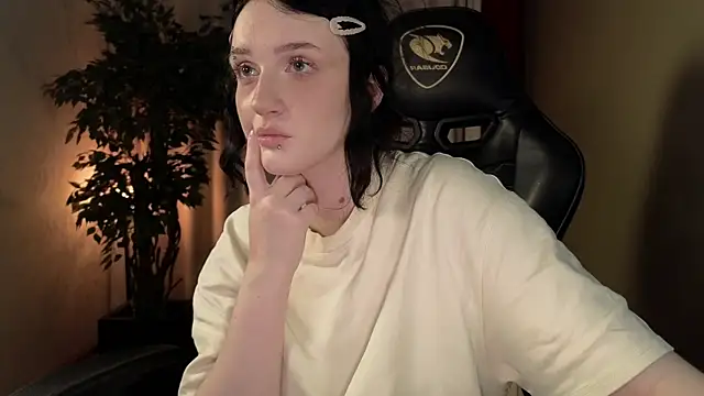 Snapshot of ELLIEJAY chatting on 10-04-25, 05:16 ELLIEJAY online show from 10-04-25, 05:16