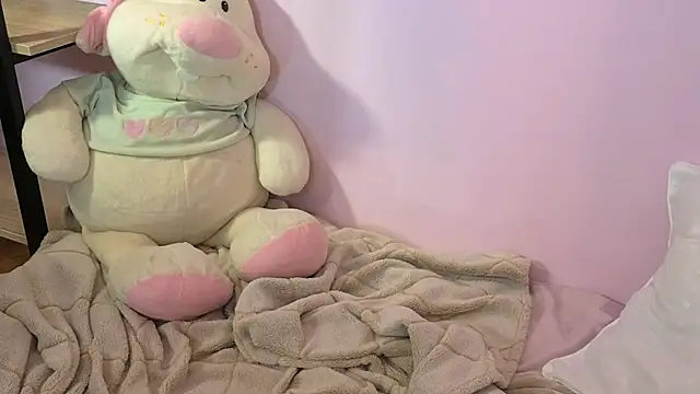 Snapshot of ELLIEJAY chatting on 10-17-25, 05:43 ELLIEJAY online show from 10-17-25, 05:43