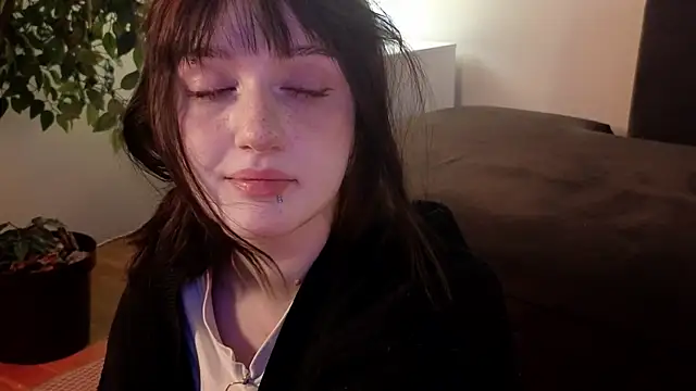 Snapshot of ELLIEJAY chatting on 10-18-25, 05:21 ELLIEJAY online show from 10-18-25, 05:21