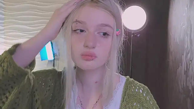 Snapshot of ELLIEJAY chatting on 05-07-26, 05:35 ELLIEJAY online show from 05-07-26, 05:35