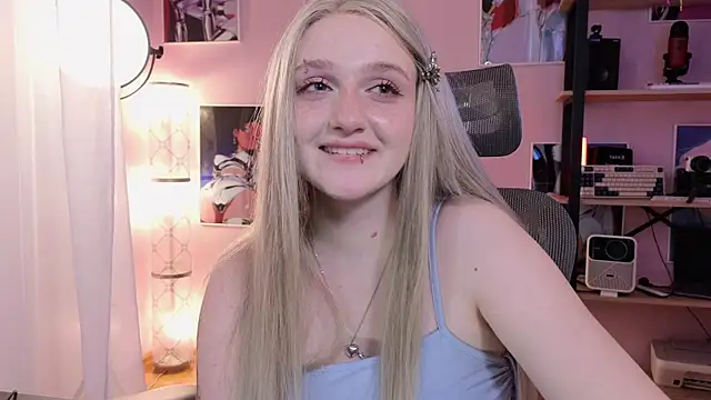 Snapshot of ELLIEJAY chatting on 05-08-26, 05:35 ELLIEJAY online show from 05-08-26, 05:35