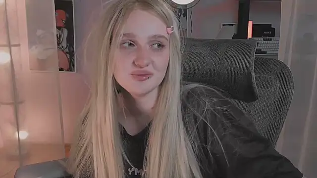 Snapshot of ELLIEJAY chatting on 05-24-26, 05:34 ELLIEJAY online show from 05-24-26, 05:34