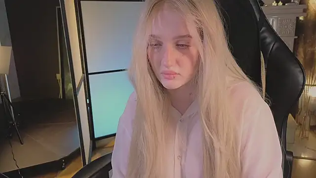 Snapshot of ELLIEJAY chatting on 06-07-26, 05:33 ELLIEJAY online show from 06-07-26, 05:33