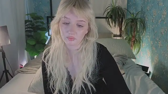 Snapshot of ELLIEJAY chatting on 06-13-26, 05:38 ELLIEJAY online show from 06-13-26, 05:38
