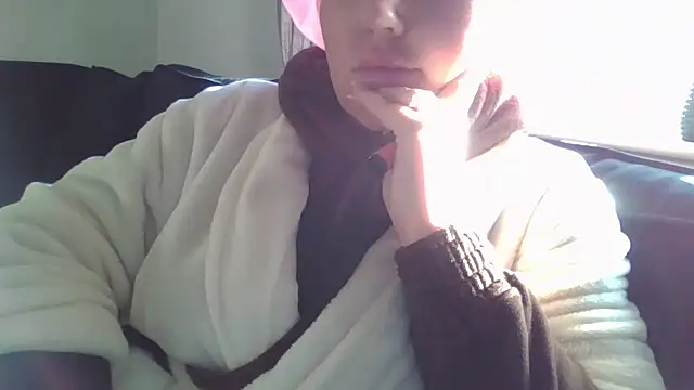 Snapshot of magical_mia chatting on 02-06-25, 02:37 magical mia online show from 02-06-25, 02:37